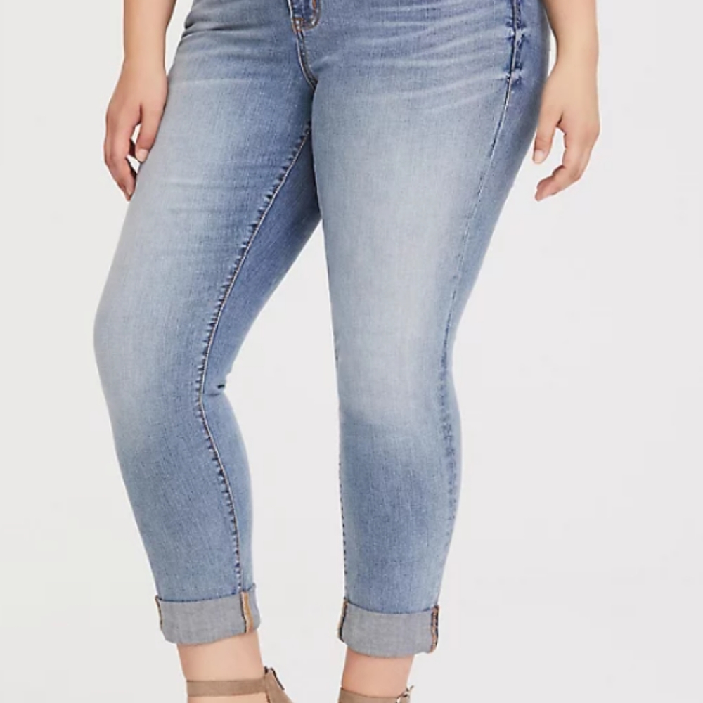 NWOT torrid boyfriend jeans